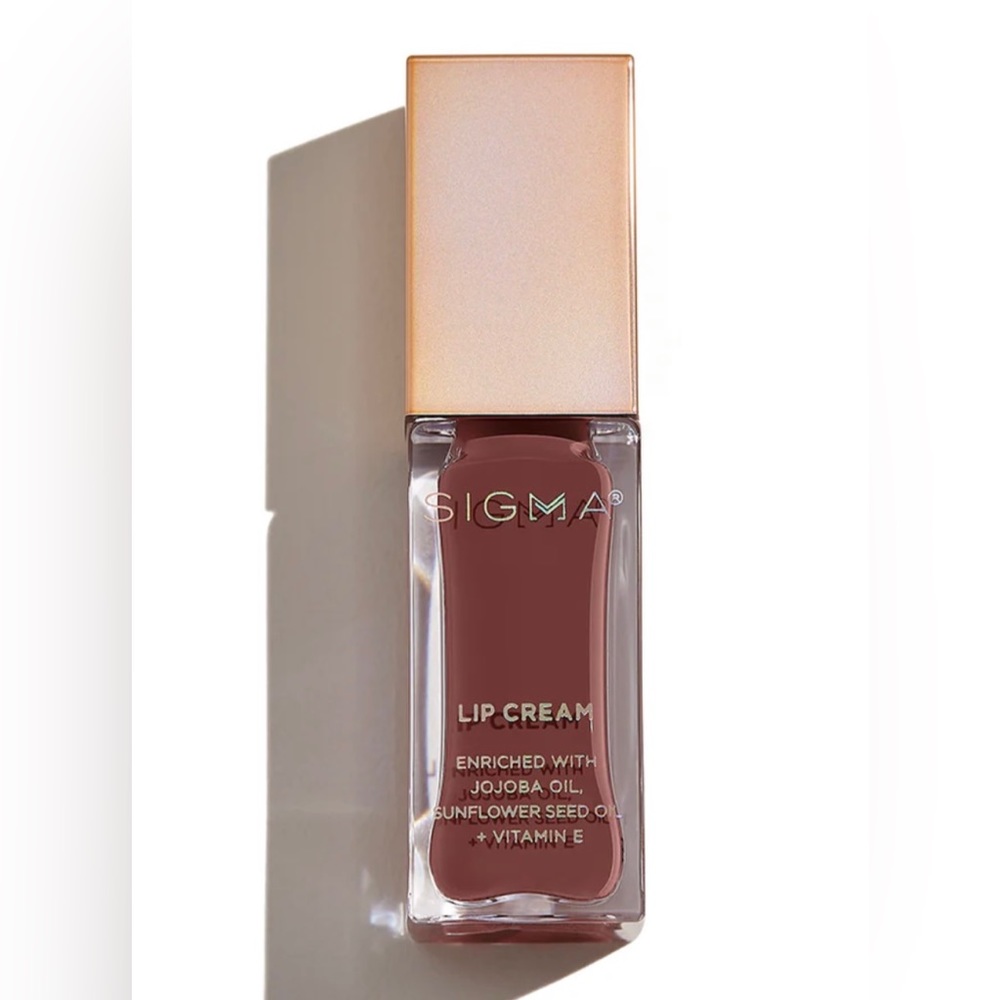 Sigma Lip Cream in Dapper